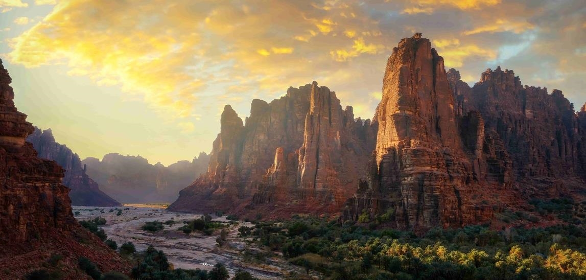 Clyde & Co advises Mosanada Facilities Management QPSC (Mosanada) on a landmark Qatar direct listing